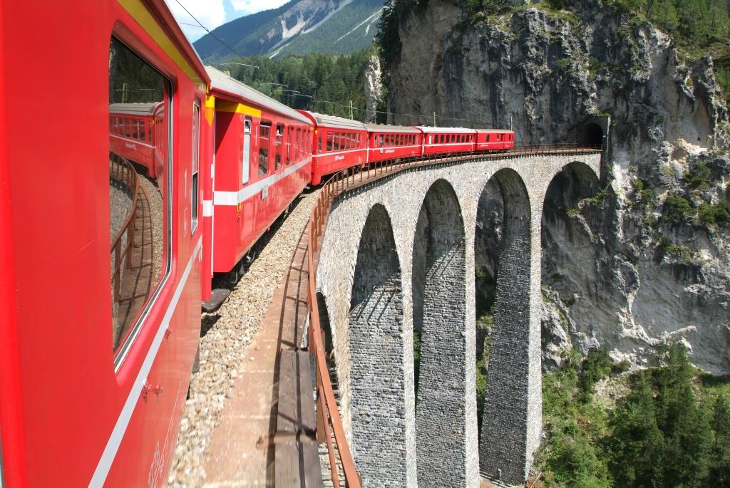 スイスの列車イメージ