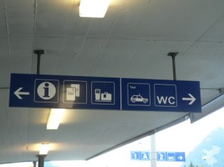 スイスの駅での絵文字