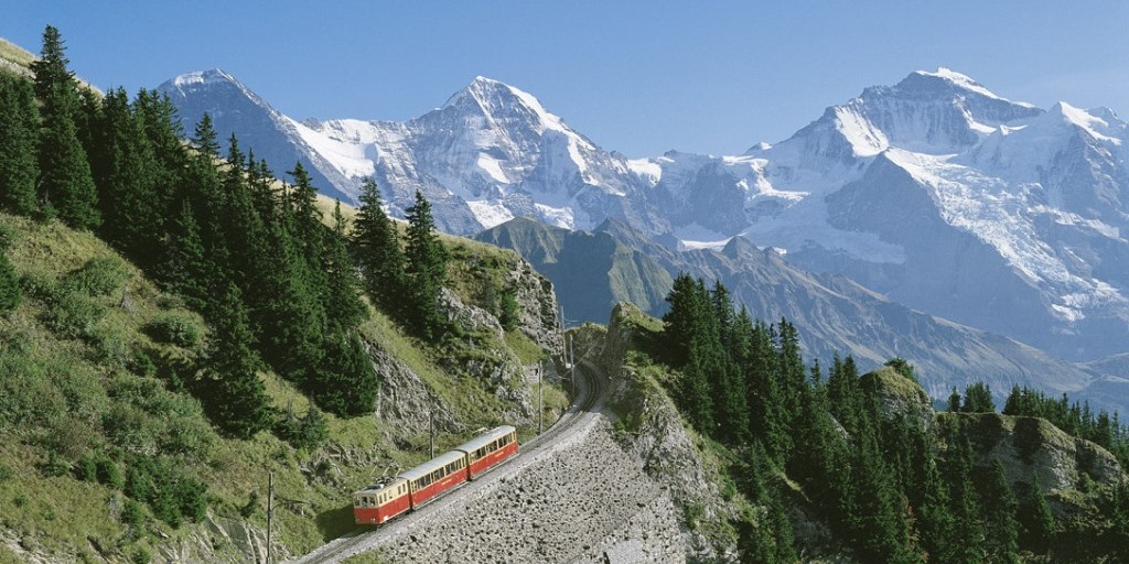 シーニゲプラッテに上がる登山電車