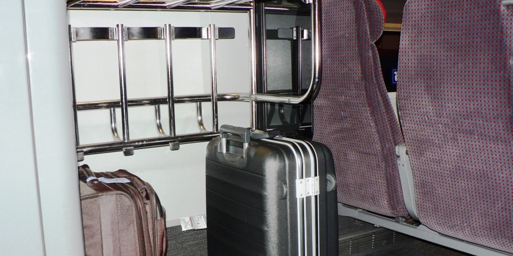 列車の荷物置き場